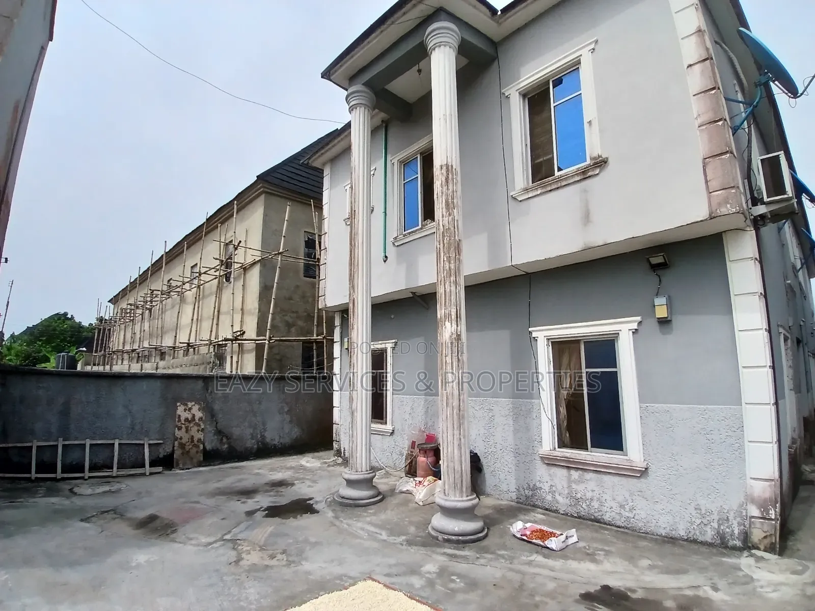 8bdrm Block of Flats in Awoyaya for sale in Awoyaya