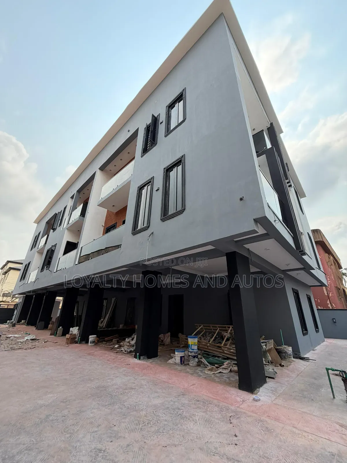 5bdrm House in Airport Road / Oshodi for sale in Airport Road / Oshodi