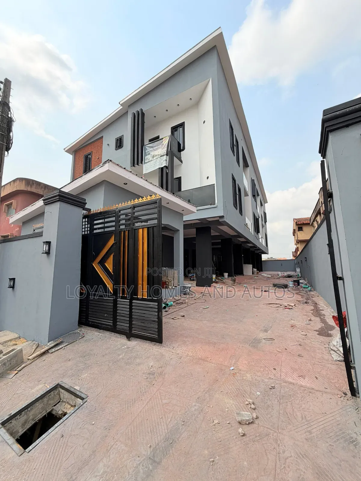 5bdrm House in Airport Road / Oshodi for sale in Airport Road / Oshodi