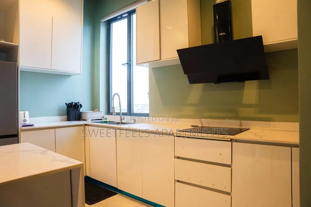 Spacious 3 Bedroom Penthouse With a Fascinating Water Front View. in Lekki Expressway