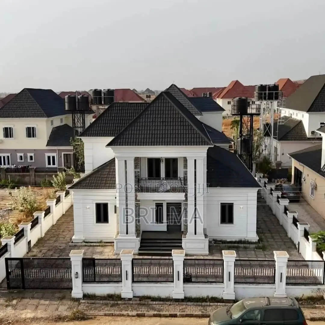 4bdrm Duplex in Lugbe District for sale in Lugbe District