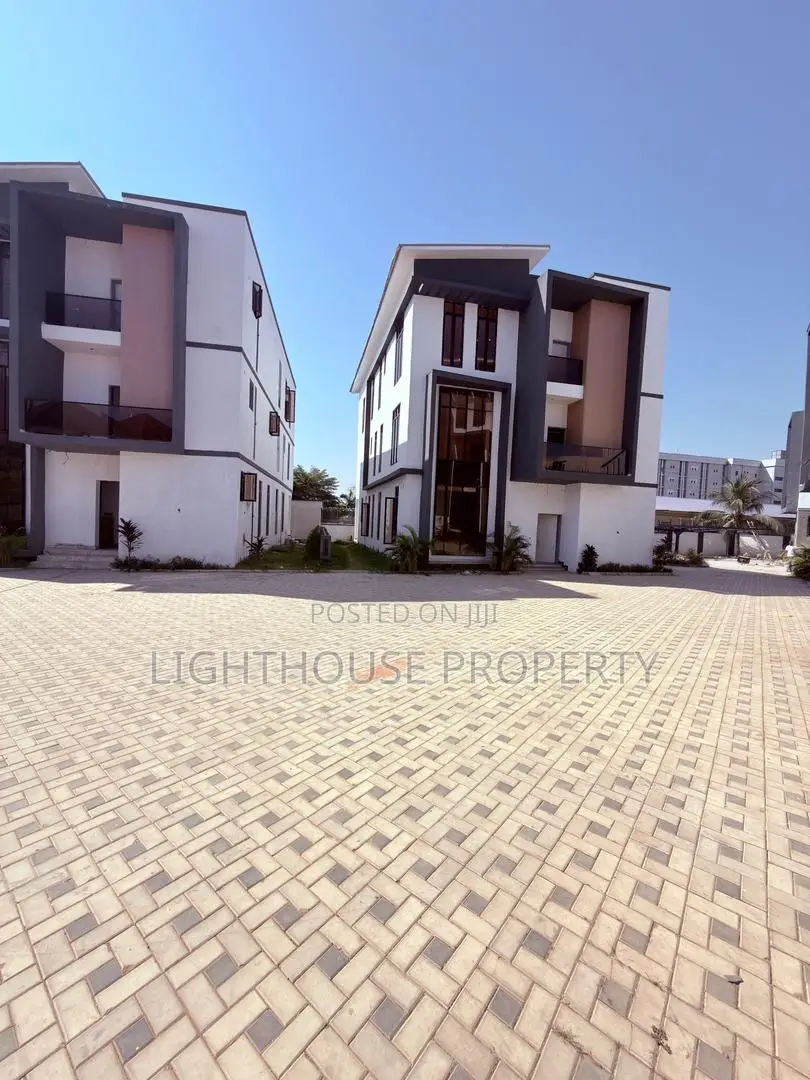 6bdrm Duplex in Mabushi for sale in Mabushi