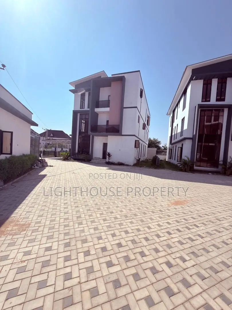 6bdrm Duplex in Mabushi for sale in Mabushi