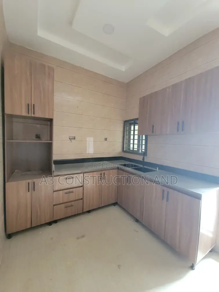 2bdrm Block of Flats in Bashorun Housing for rent in Akobo