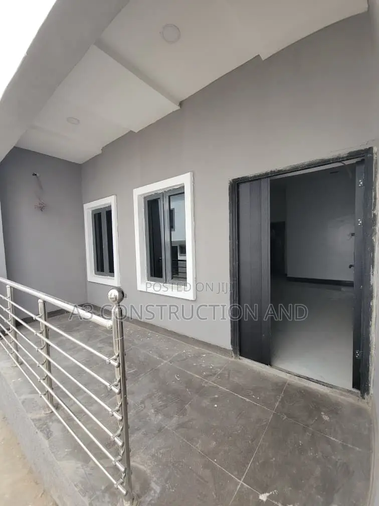 2bdrm Block of Flats in Bashorun Housing for rent in Akobo