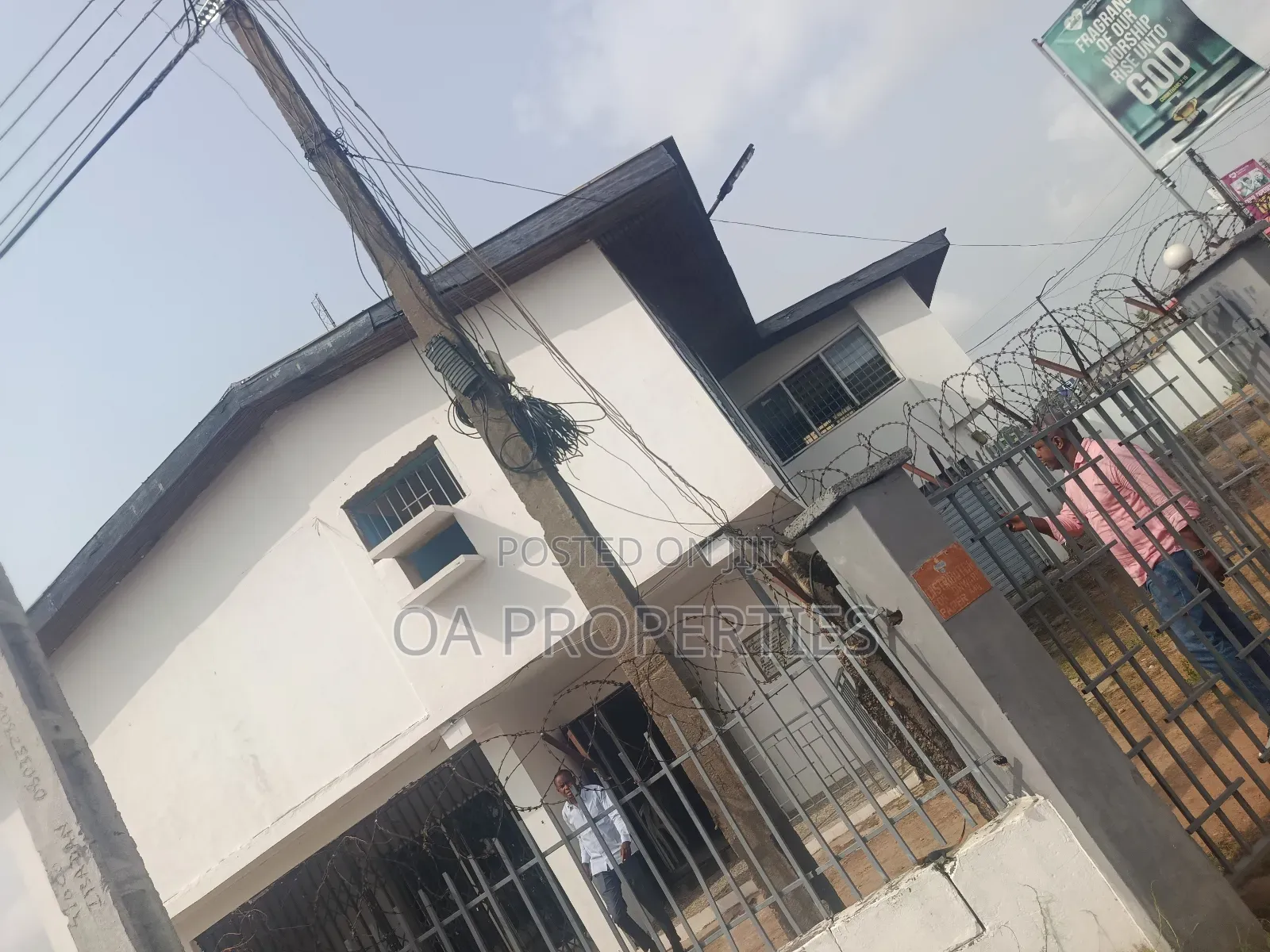 Commercial Duplex 4lease Directly on D Rd at Aare Avenue Bodija, Ibadan in Ibadan