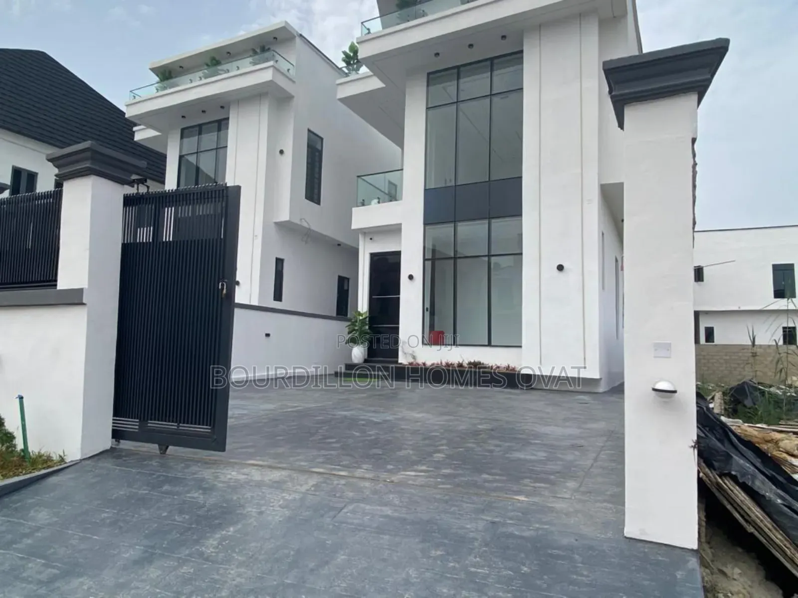 5bdrm Duplex in Harris Drive By Vgc for sale in Lekki