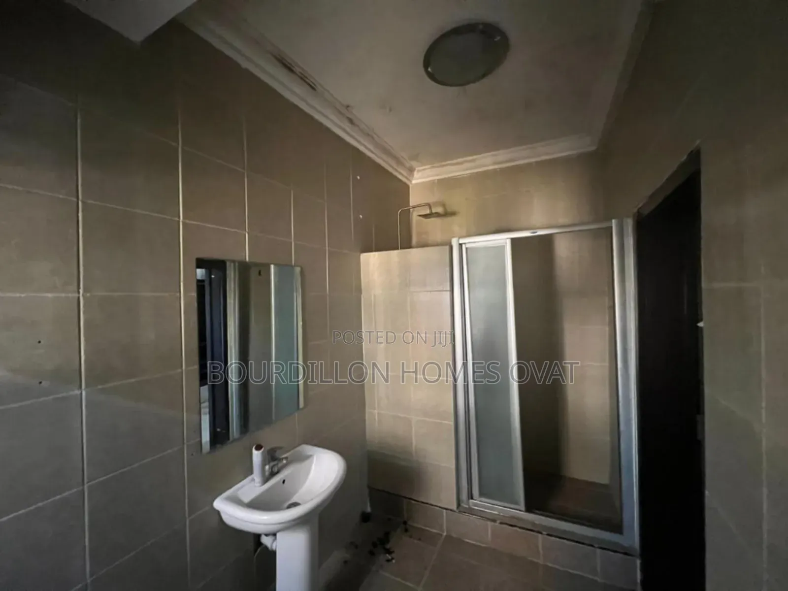 3bdrm Apartment in Lekki Phase 1 Lagos for sale in Lekki Phase 1
