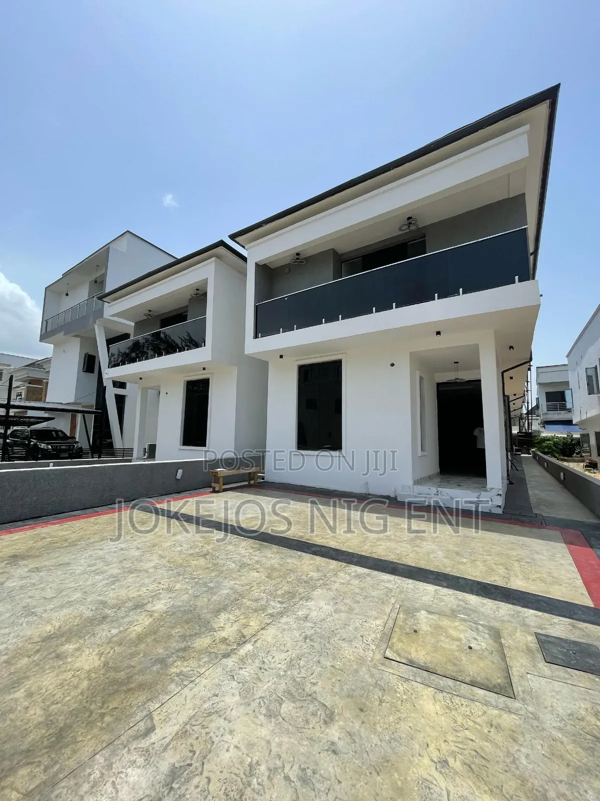 5bdrm Duplex in Orchid Road, Chevron for sale in Chevron