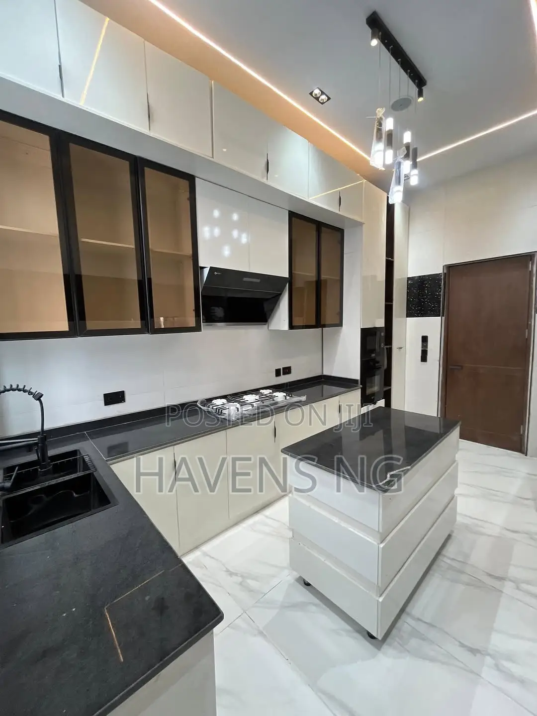 4bdrm Duplex in Lekki Phase 2 for sale in Lekki Phase 2