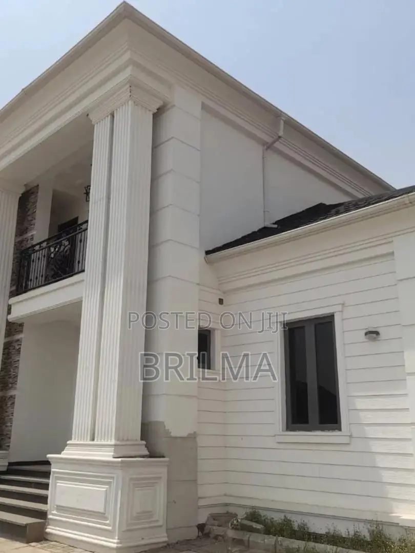 4bdrm Duplex in Lugbe District for sale in Lugbe District