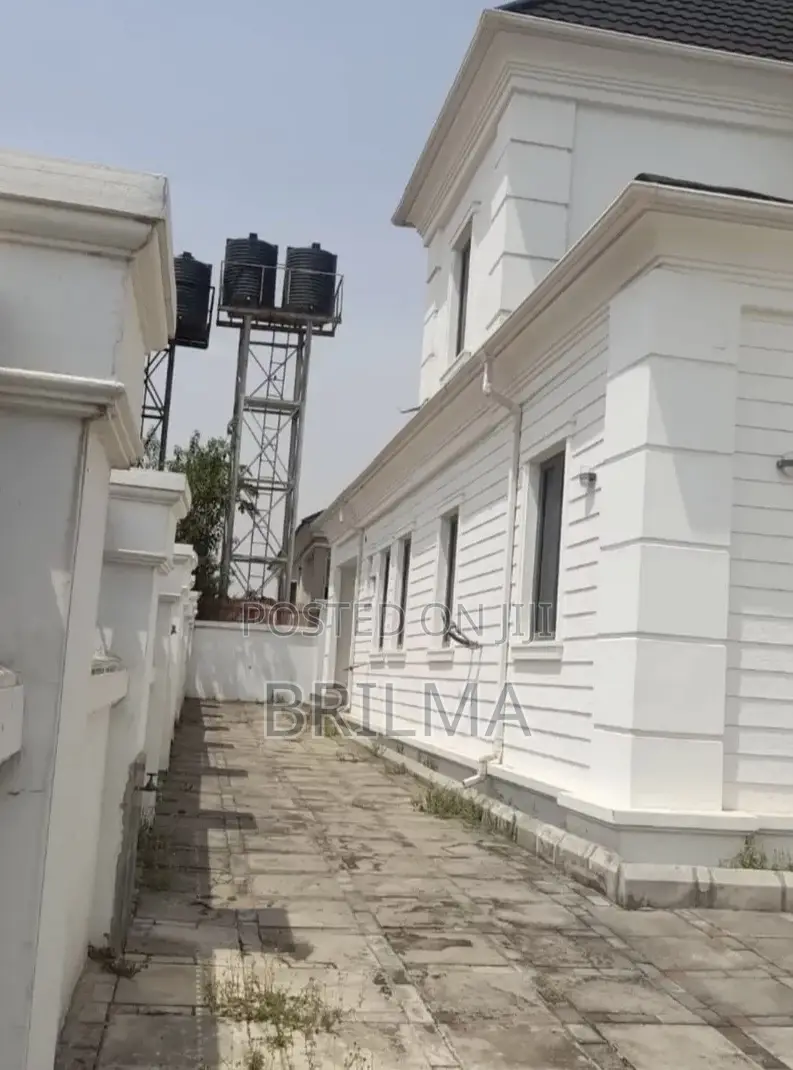 4bdrm Duplex in Lugbe District for sale in Lugbe District