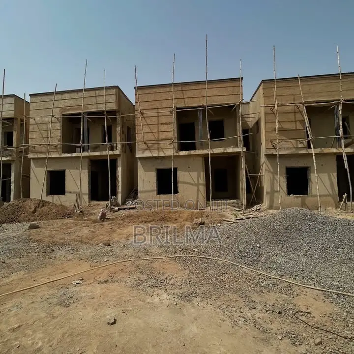 4bdrm Duplex in Gaduwa for sale in Gaduwa