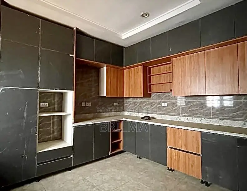 4bdrm Duplex in Life Camp for sale in Life Camp