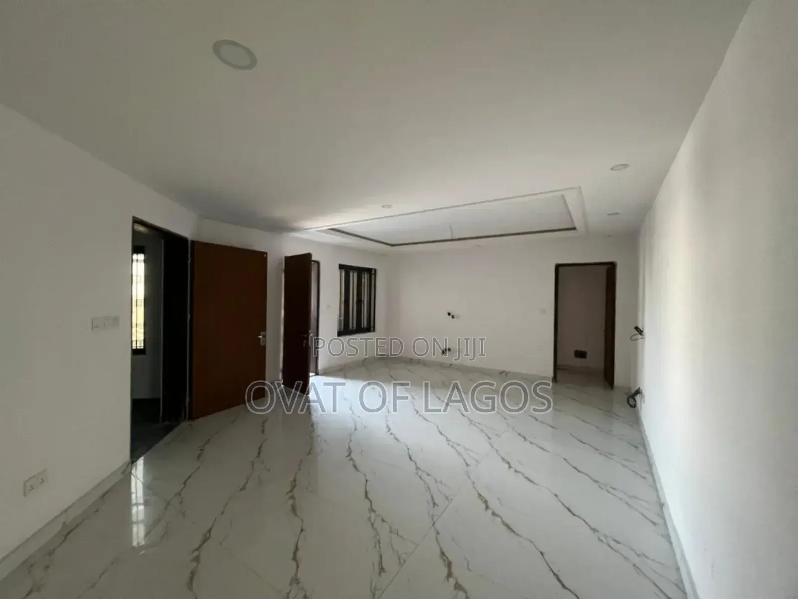 3bdrm Apartment in Lekki Phase 1( Right for rent in Lekki Phase 1