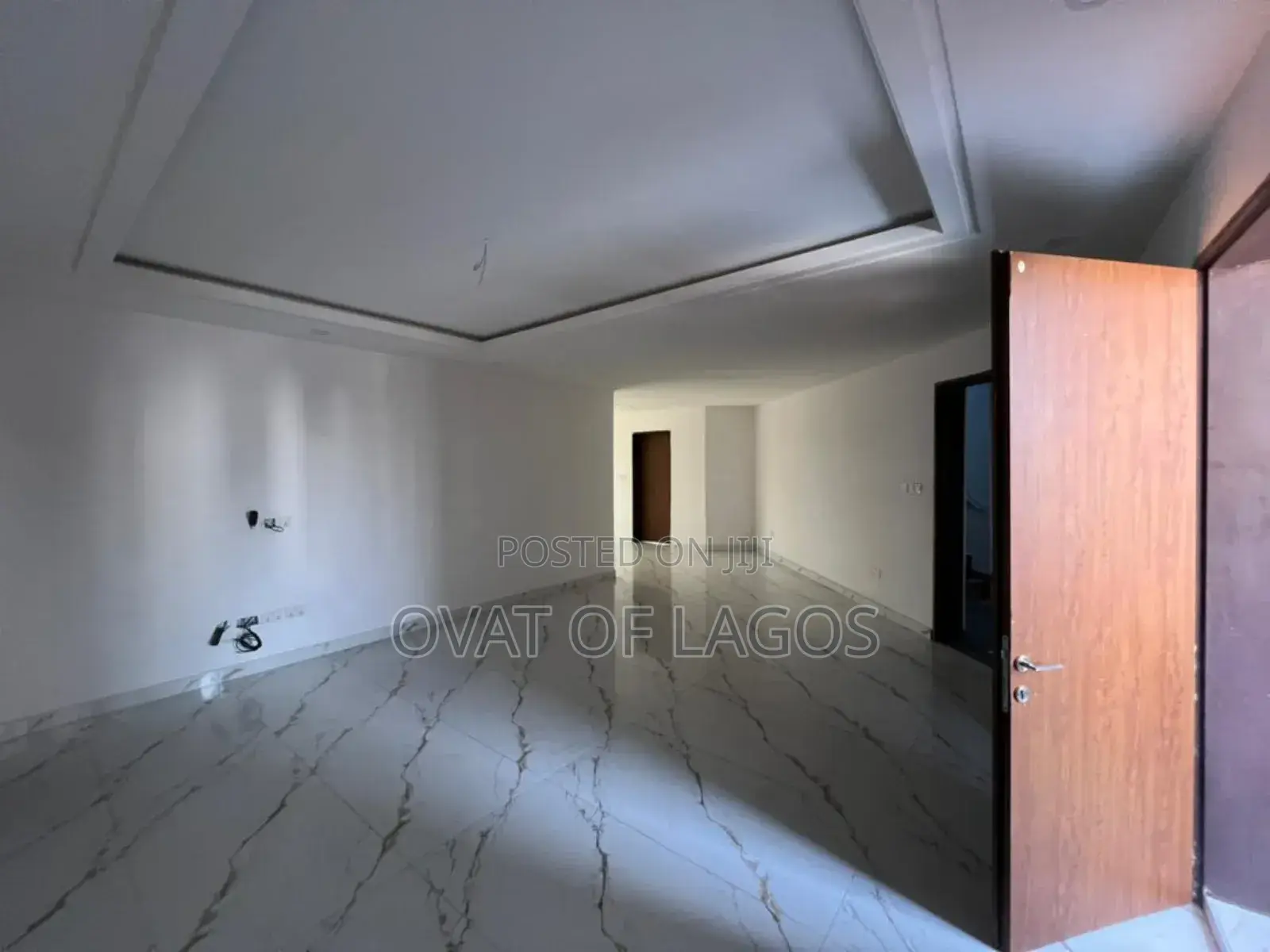 3bdrm Apartment in Lekki Phase 1( Right for rent in Lekki Phase 1