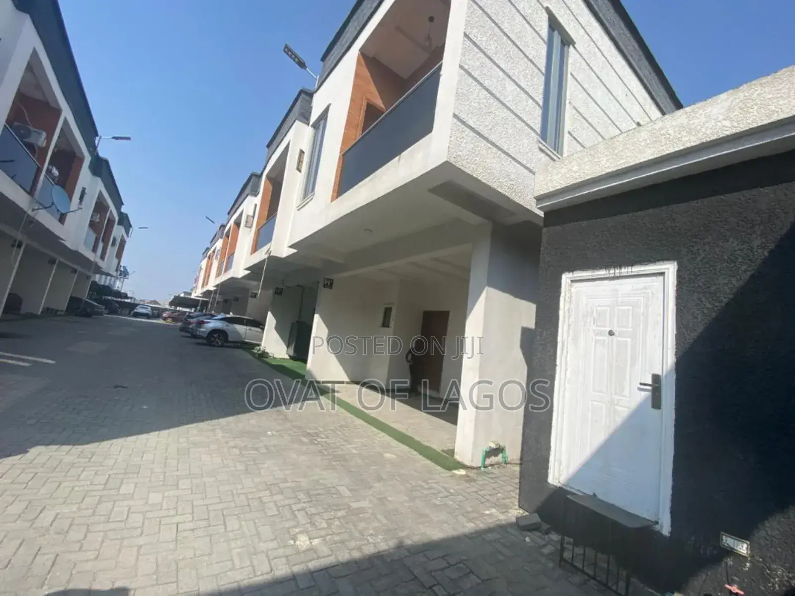 3bdrm Duplex in Ikota Villa for rent in Ikota