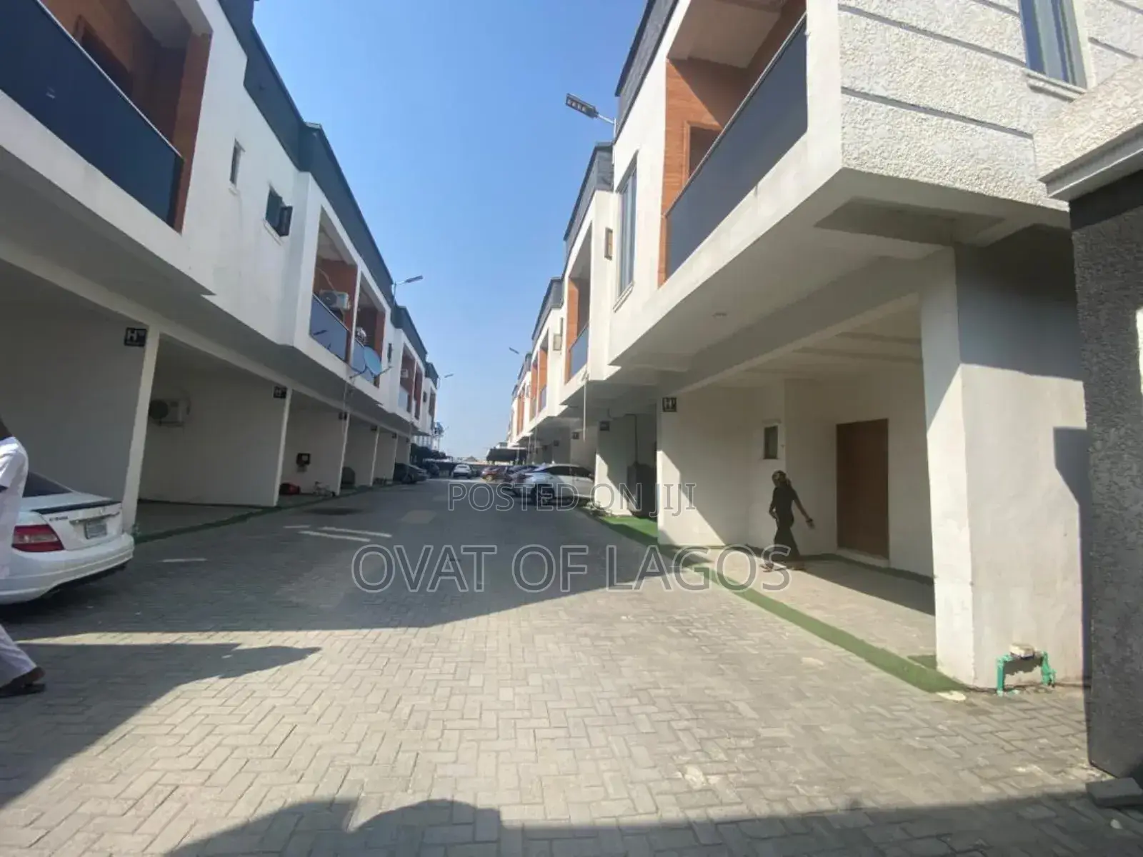 3bdrm Duplex in Ikota Villa for rent in Ikota