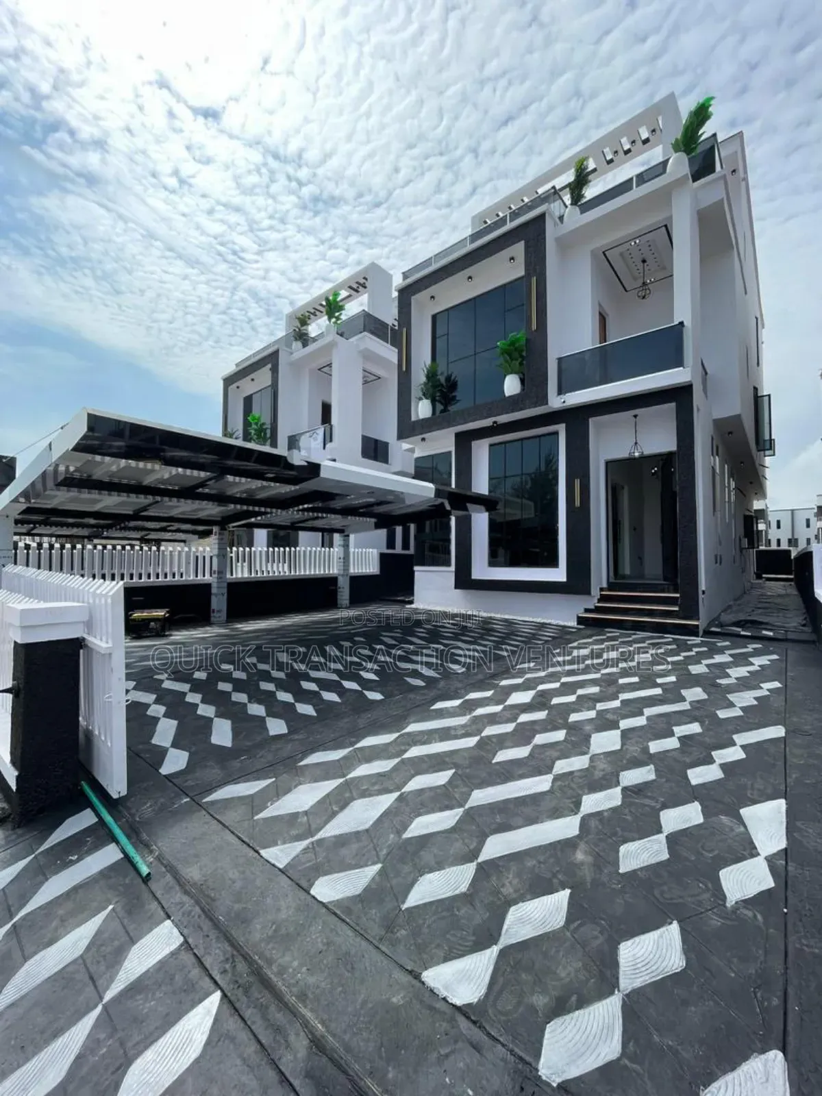 5bdrm Duplex in Megamound Estate, Ikota for sale in Ikota