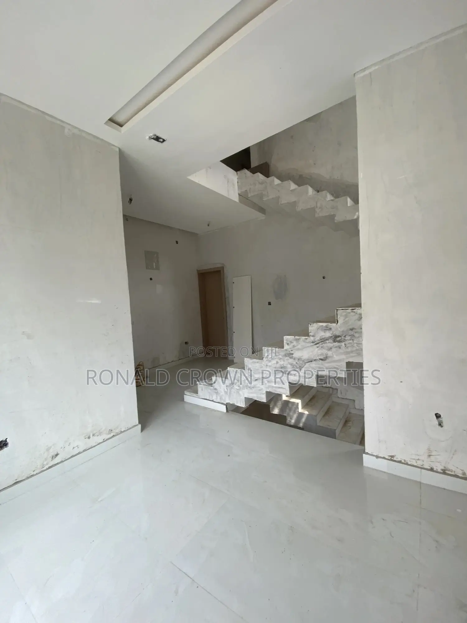 6bdrm Duplex in Ago Palace for sale in Ago Palace