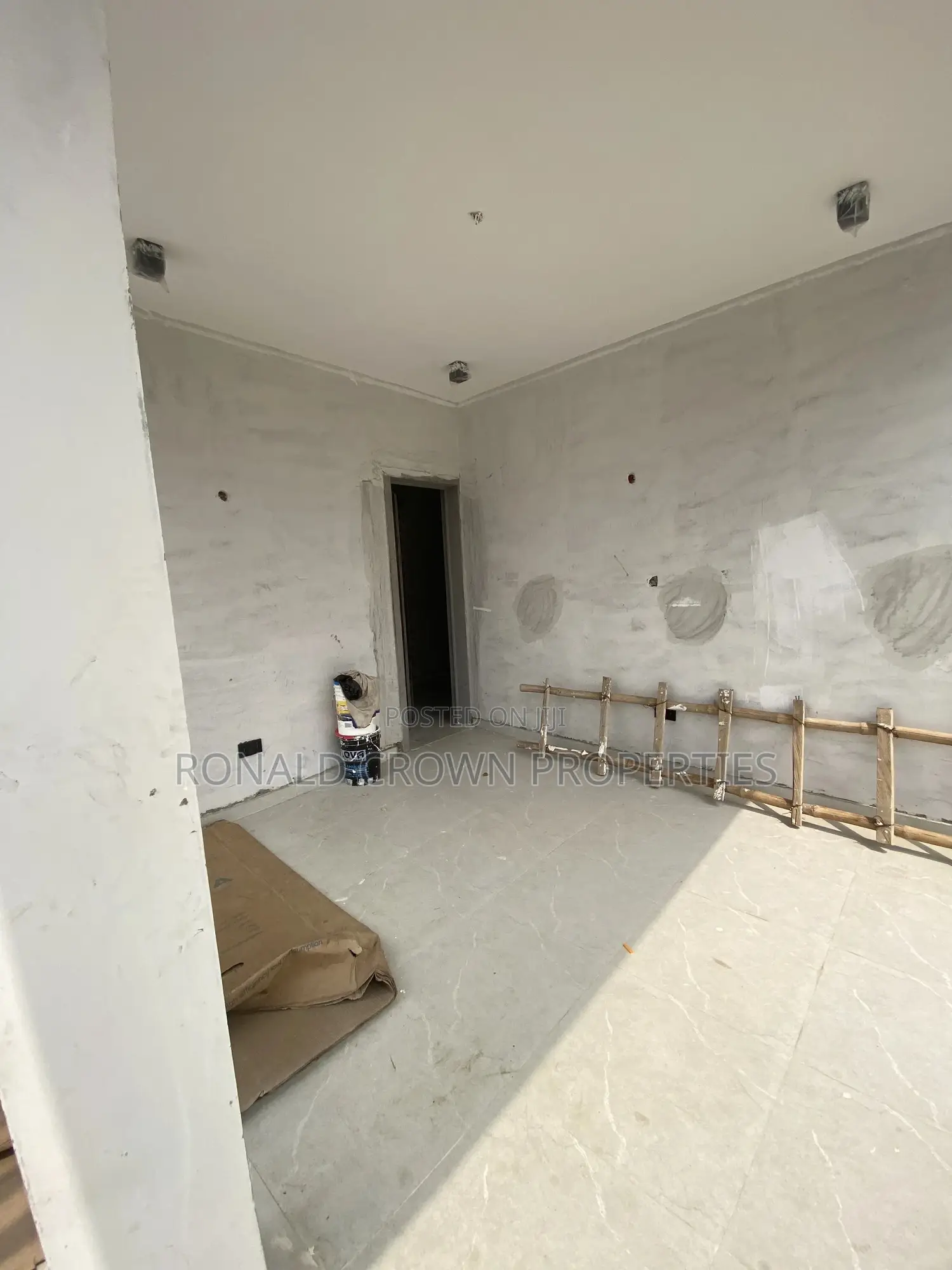 6bdrm Duplex in Ago Palace for sale in Ago Palace