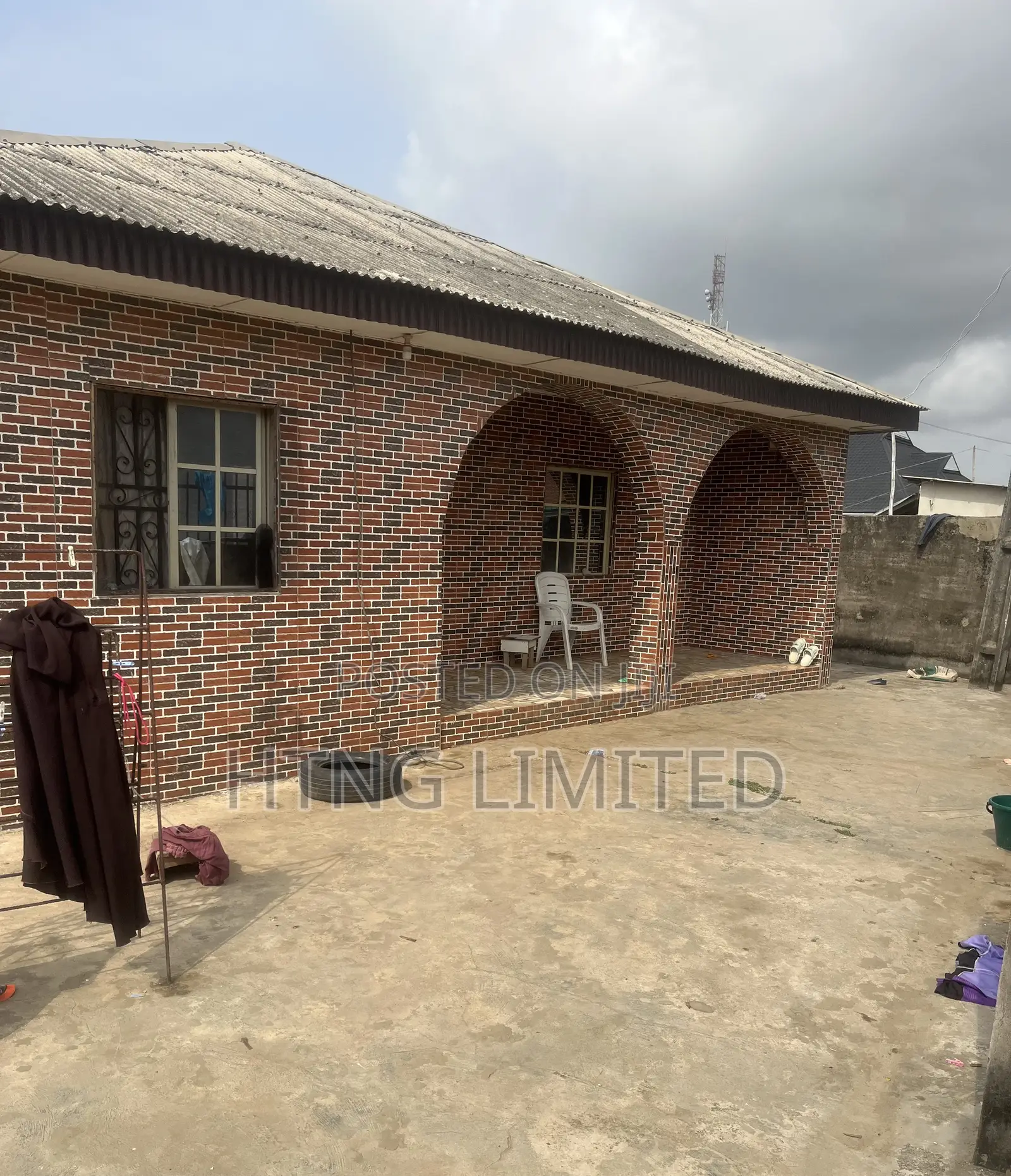 8bdrm Bungalow in Oreta, Igbogbo for sale in Igbogbo