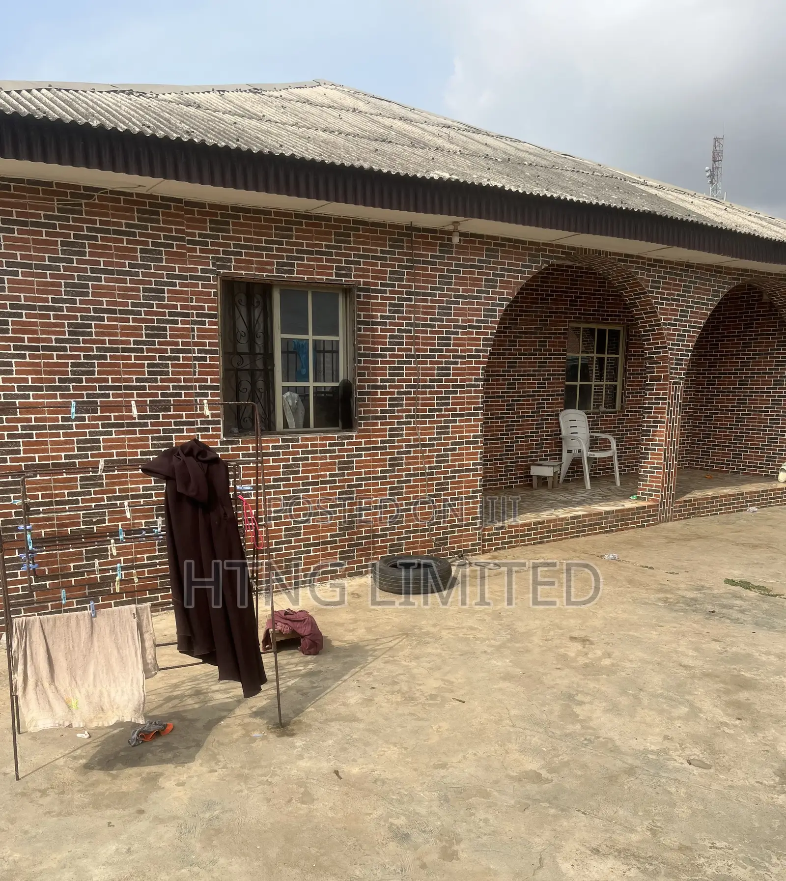 8bdrm Bungalow in Oreta, Igbogbo for sale in Igbogbo