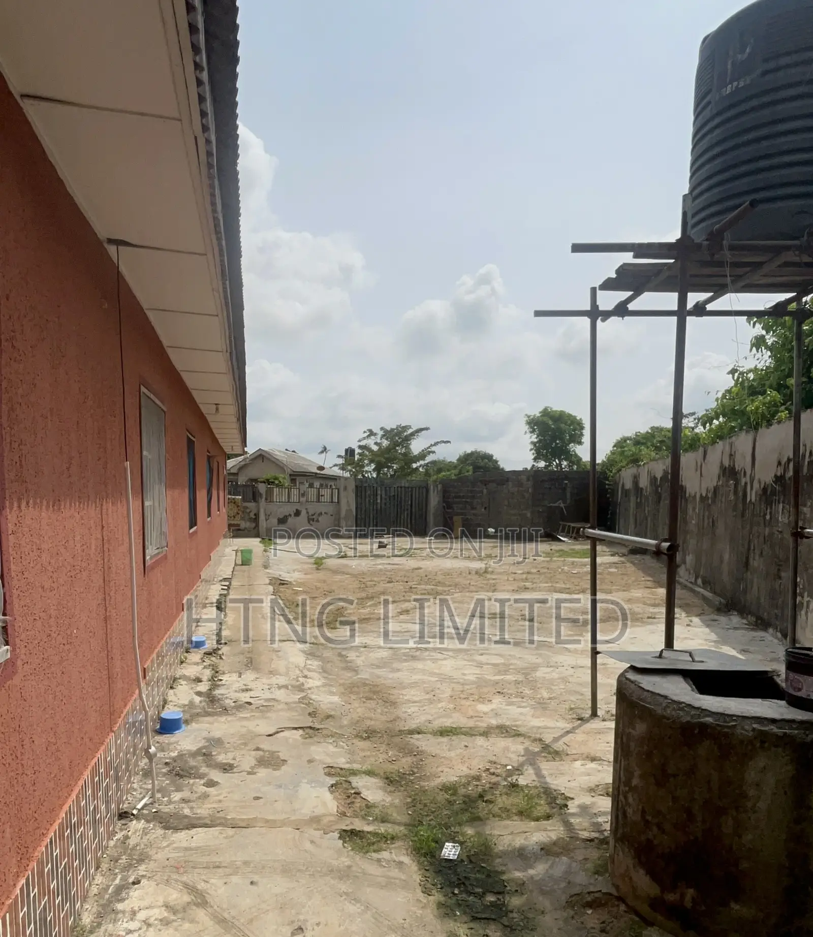 8bdrm Bungalow in Oreta, Igbogbo for sale in Igbogbo