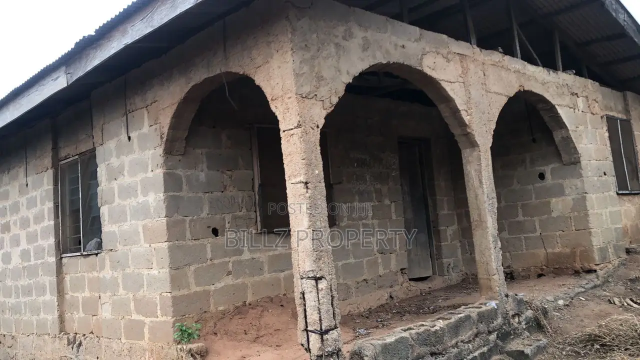 A Tenement 4 Rums Uncompltd on a Full Plot of Land in a Good Environmt in Ado-Odo/Ota