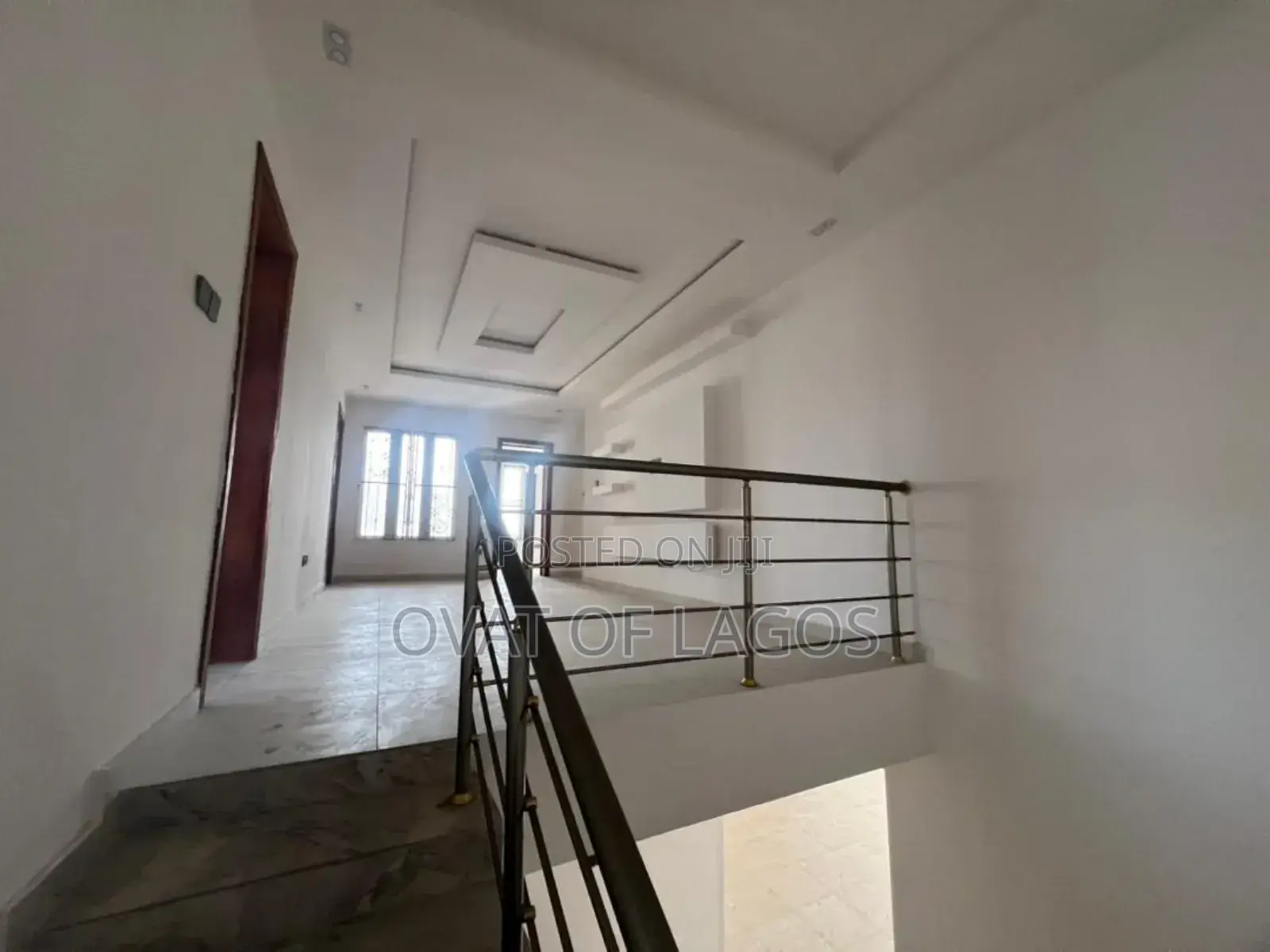 5bdrm Maisonette in Lekki Phase 1 (Right for sale in Lekki Phase 1