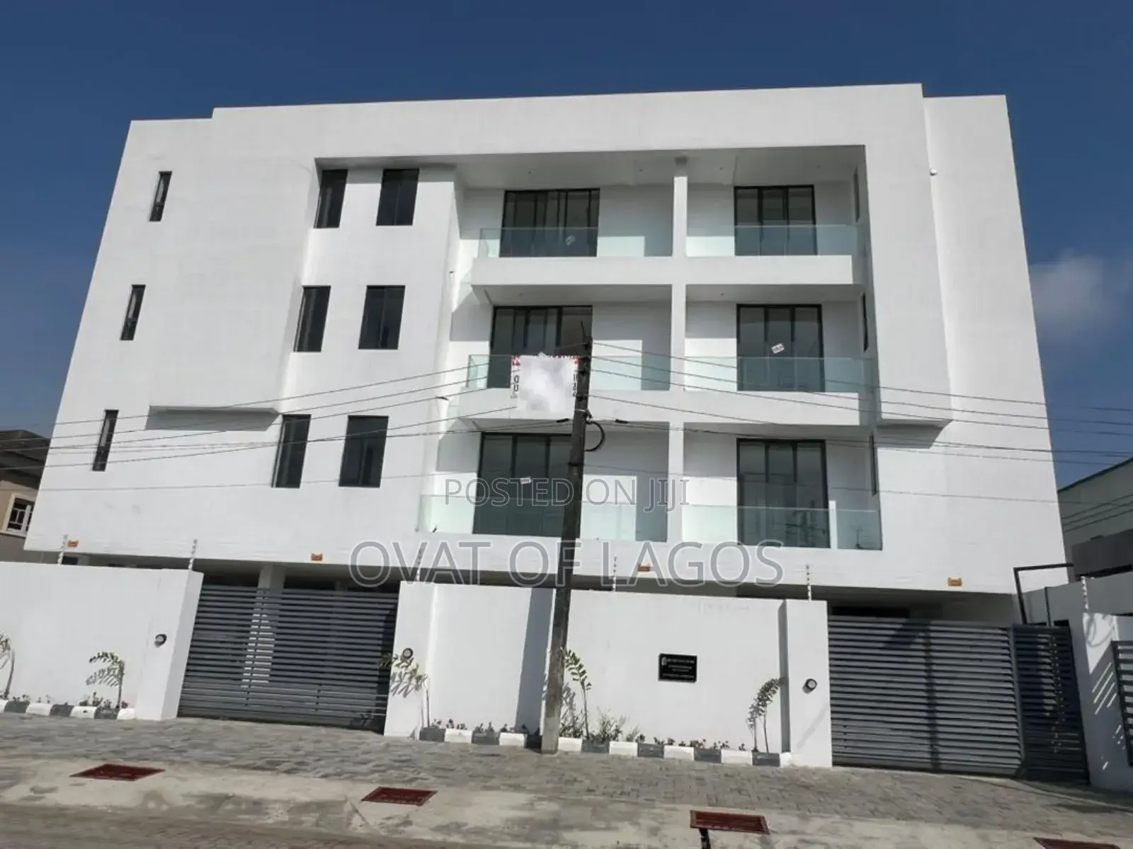 2bdrm Apartment in Lekki Phase 1 (Right for sale in Lekki Phase 1