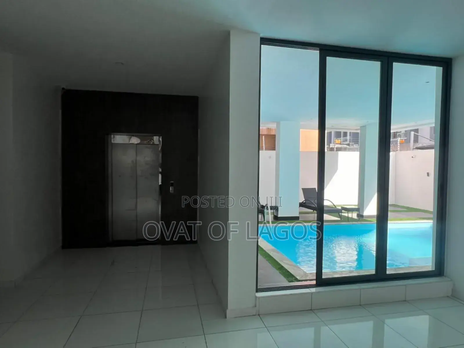 2bdrm Apartment in Lekki Phase 1 (Right for sale in Lekki Phase 1