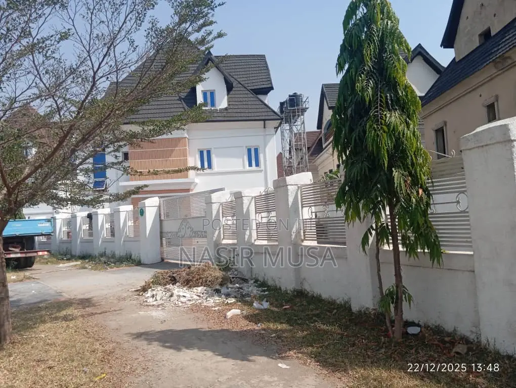 5bdrm Duplex in Idu for sale in Idu