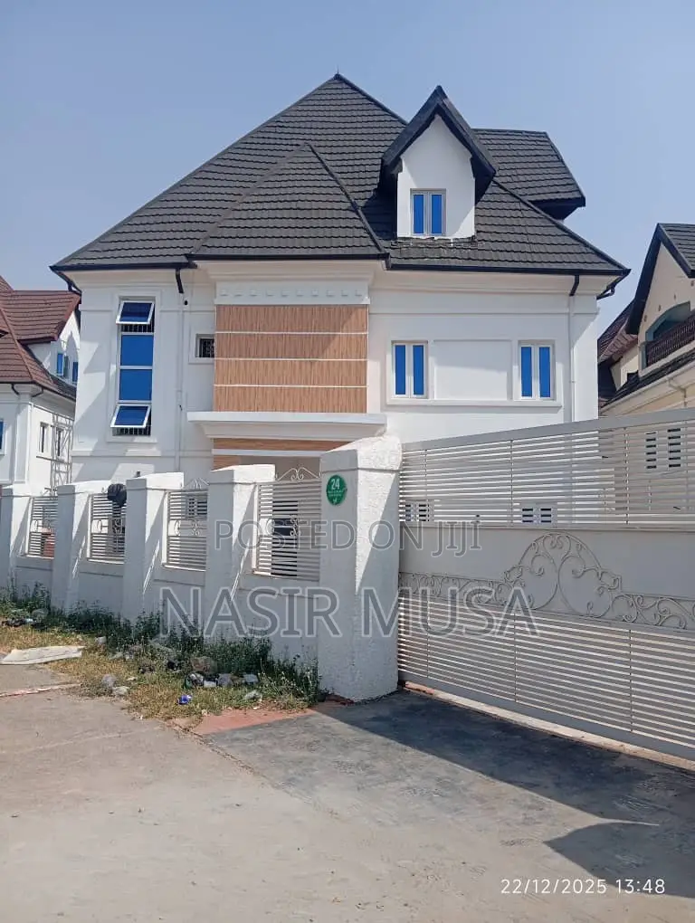 5bdrm Duplex in Idu for sale in Idu