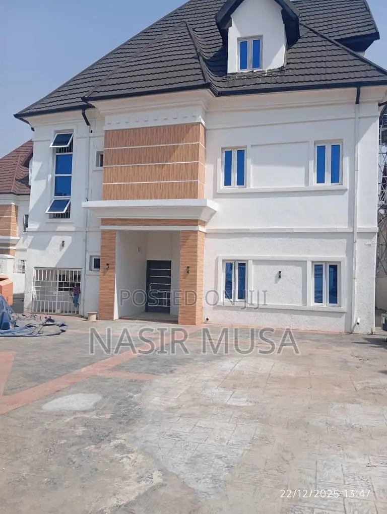 5bdrm Duplex in Idu for sale in Idu