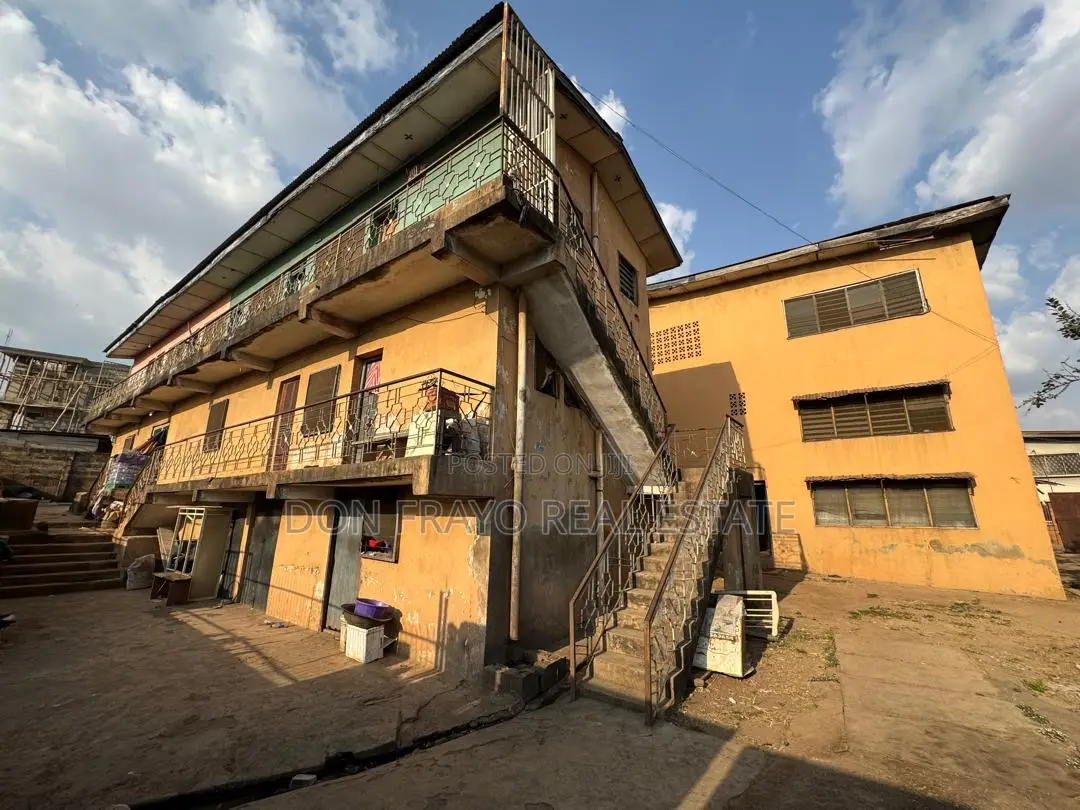 20bdrm Block of Flats in Challenge Road for sale in CHallenge / Ibadan