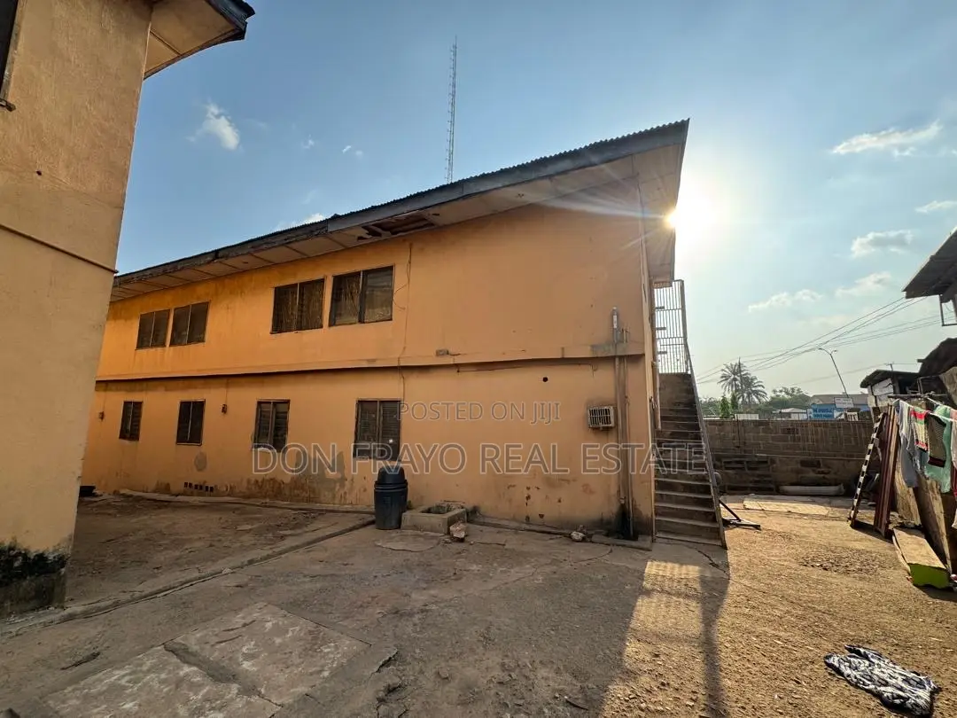 20bdrm Block of Flats in Challenge Road for sale in CHallenge / Ibadan
