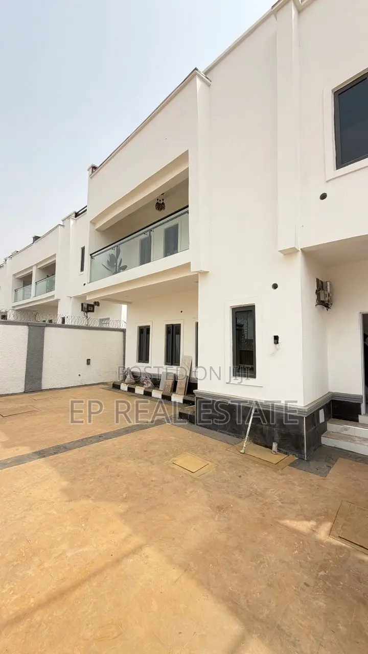4bdrm Duplex in Lugbe District for sale in Lugbe District