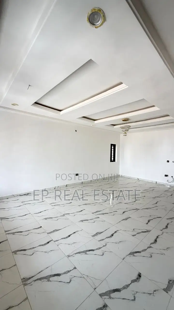 4bdrm Duplex in Lugbe District for sale in Lugbe District