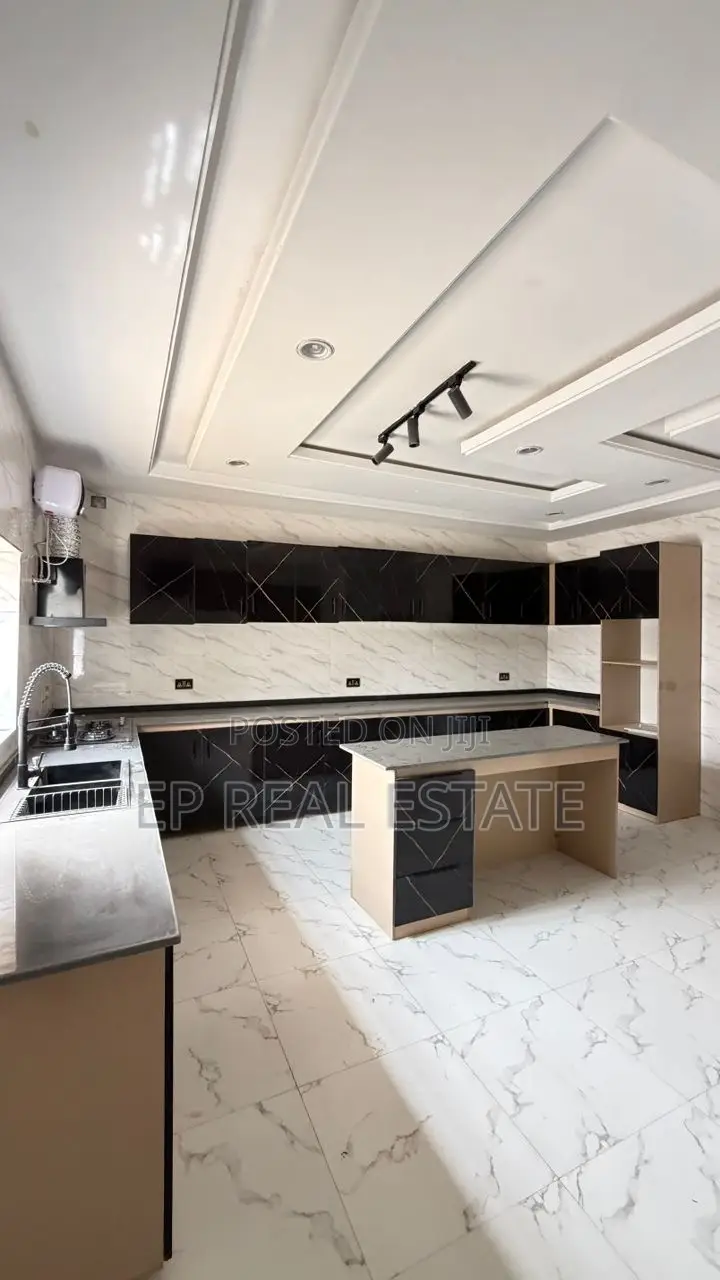 4bdrm Duplex in Lugbe District for sale in Lugbe District