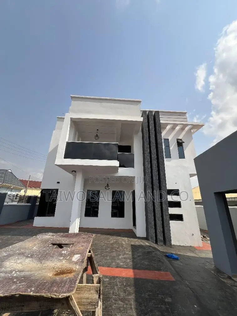 5bdrm Duplex in Oluyole Estate for sale in Oluyole Estate