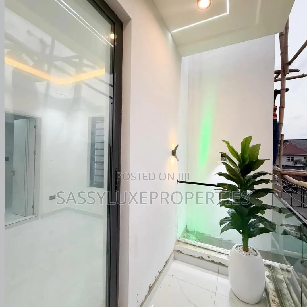 Furnished 2bdrm Apartment in Ikate for sale in Ikate