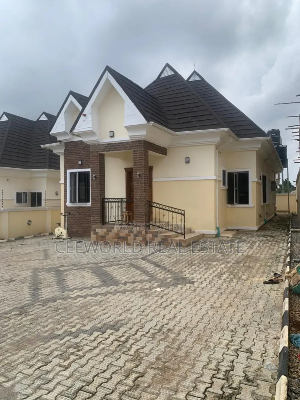 3bdrm Bungalow in Carlton Gate Estate, Akobo for sale in Akobo