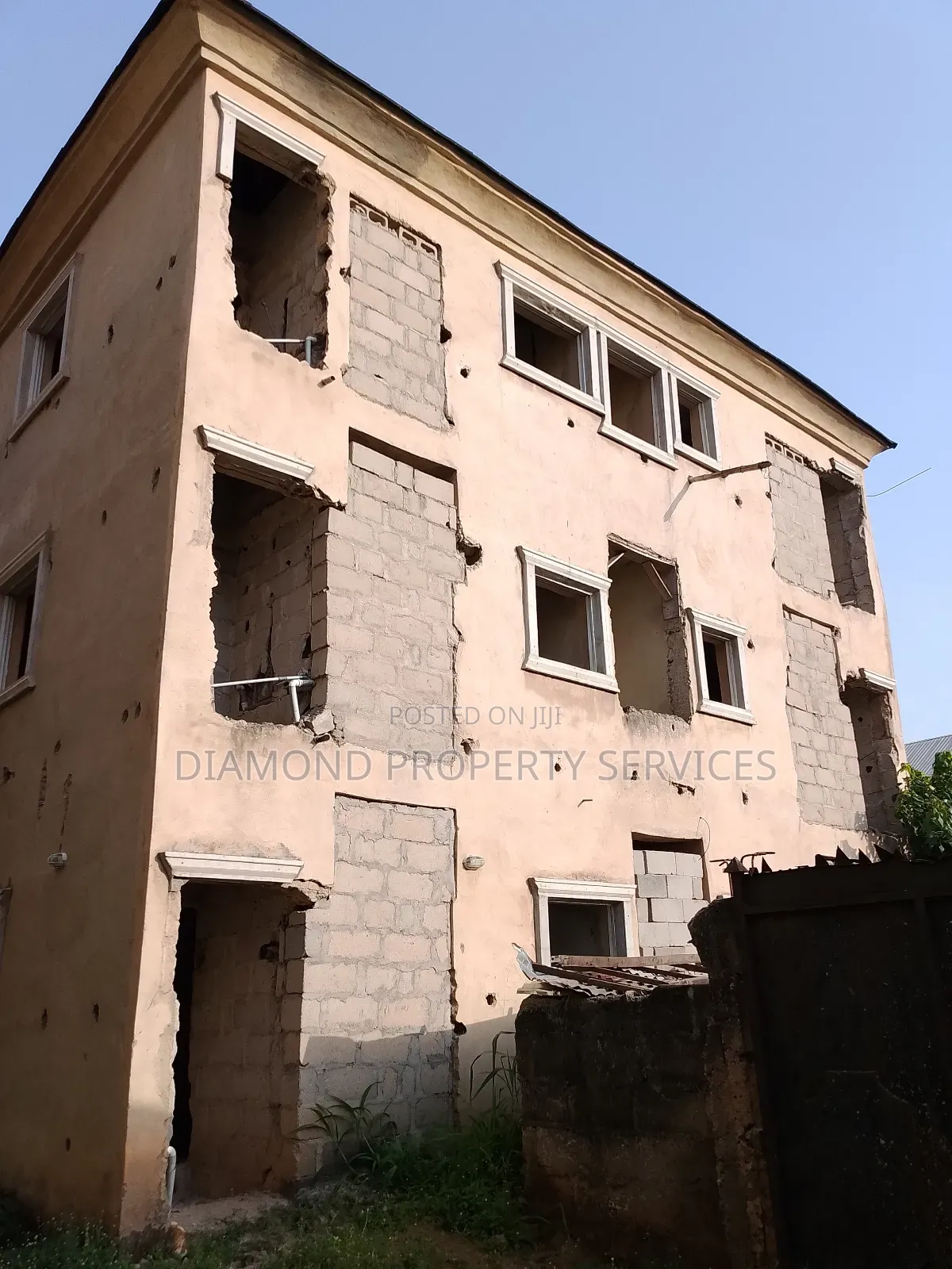 20bdrm Apartment in Nekede, Owerri for sale in Owerri