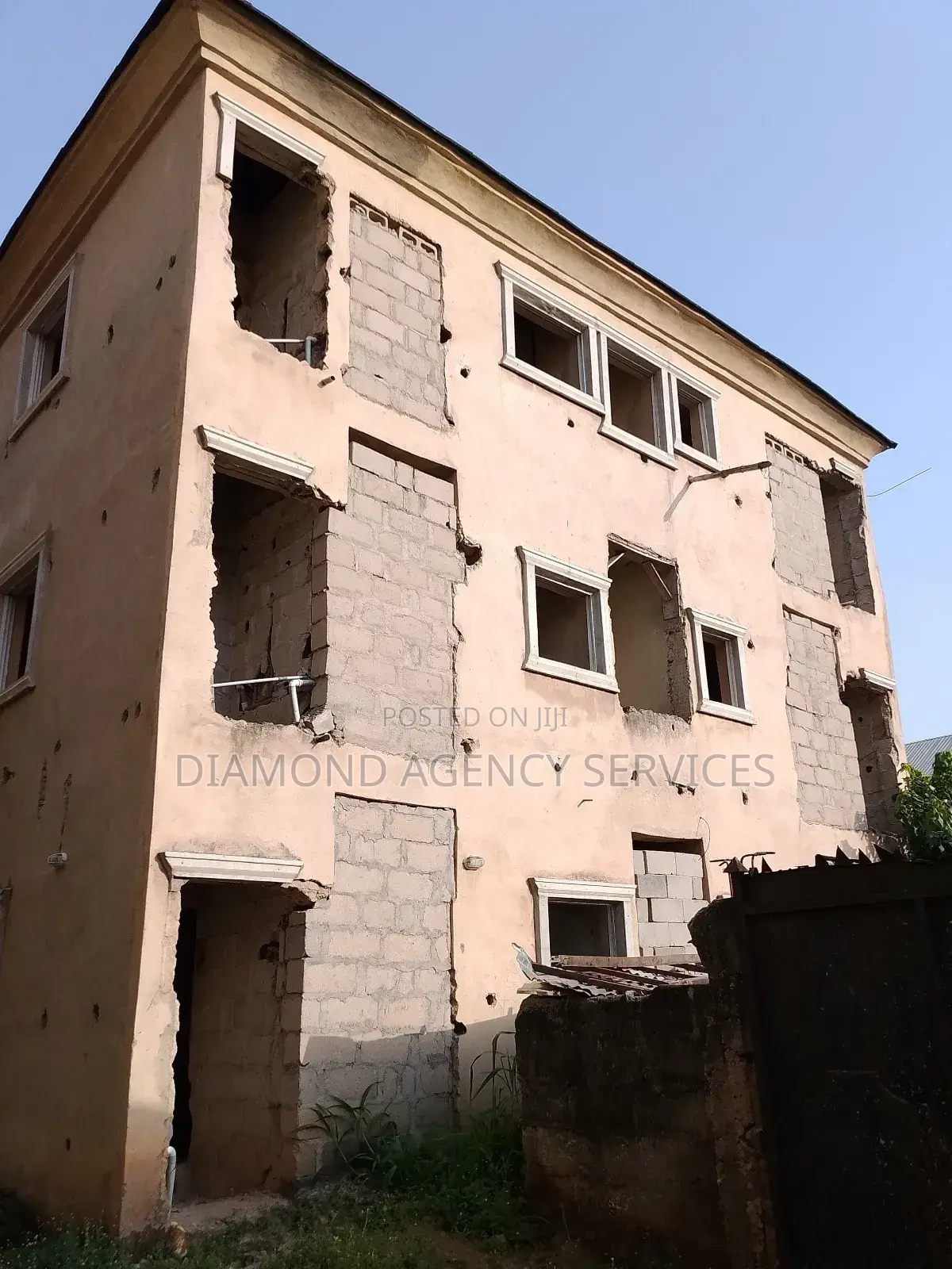 20bdrm Apartment in Nekede, Owerri for sale in Owerri