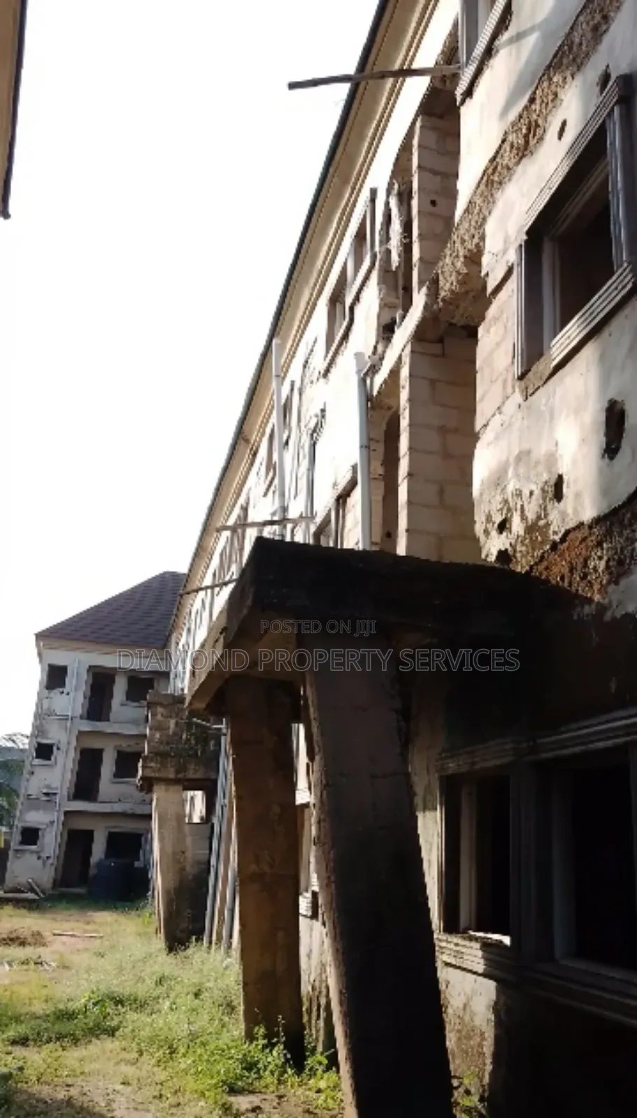 20bdrm Apartment in Nekede, Owerri for sale in Owerri