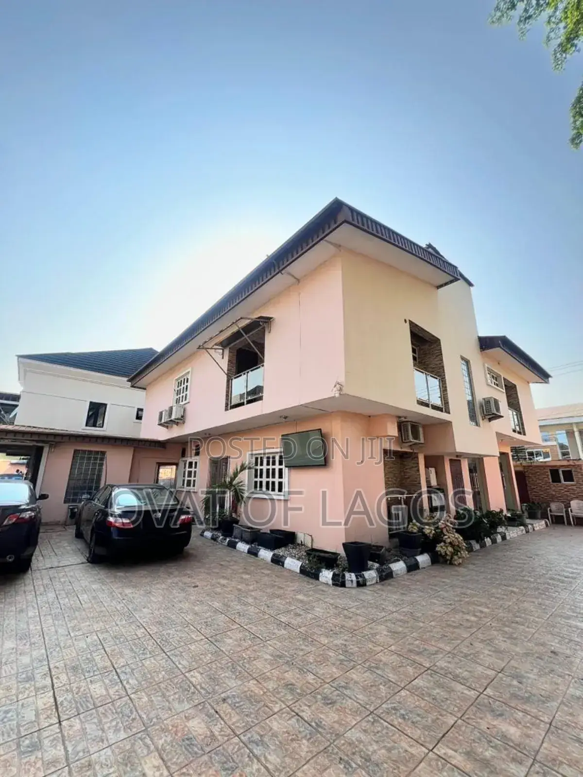 17 Rooms Hotel With Swimming Pool and Lounge in Lekki Phase 1