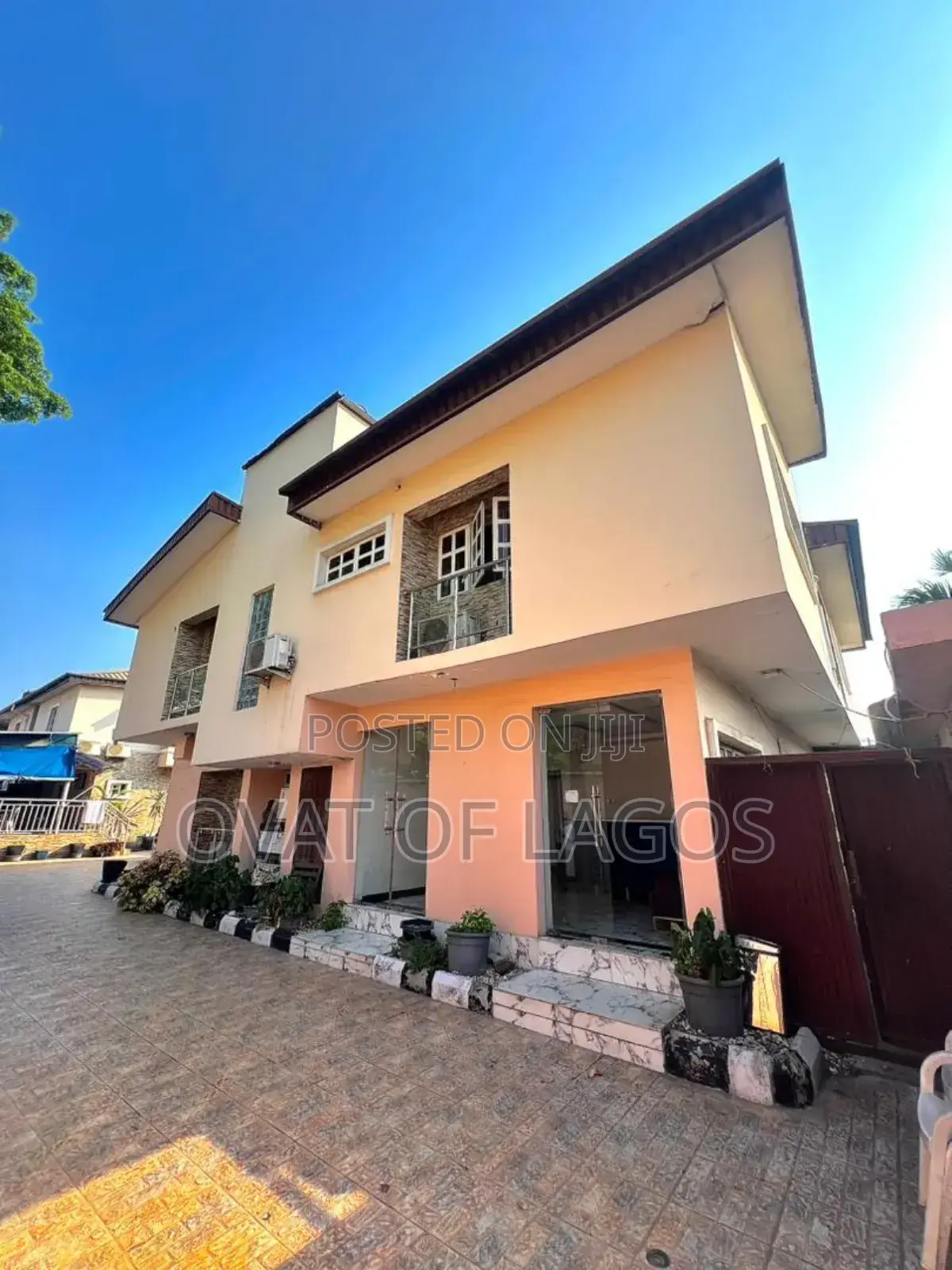 17 Rooms Hotel With Swimming Pool and Lounge in Lekki Phase 1
