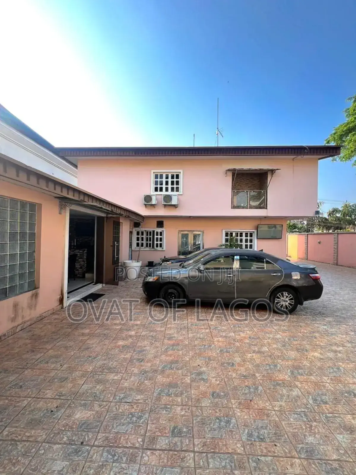 17 Rooms Hotel With Swimming Pool and Lounge in Lekki Phase 1