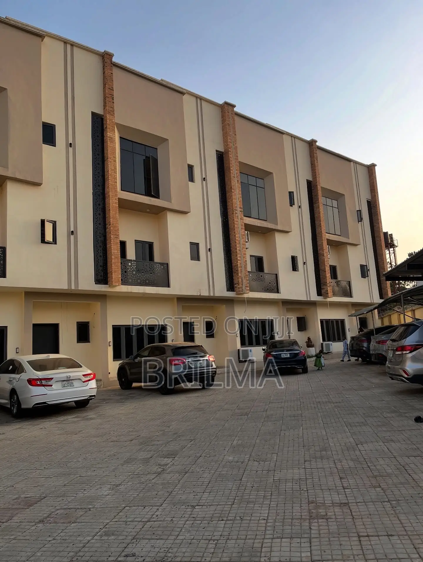 5bdrm Duplex in Jahi for sale in Jahi